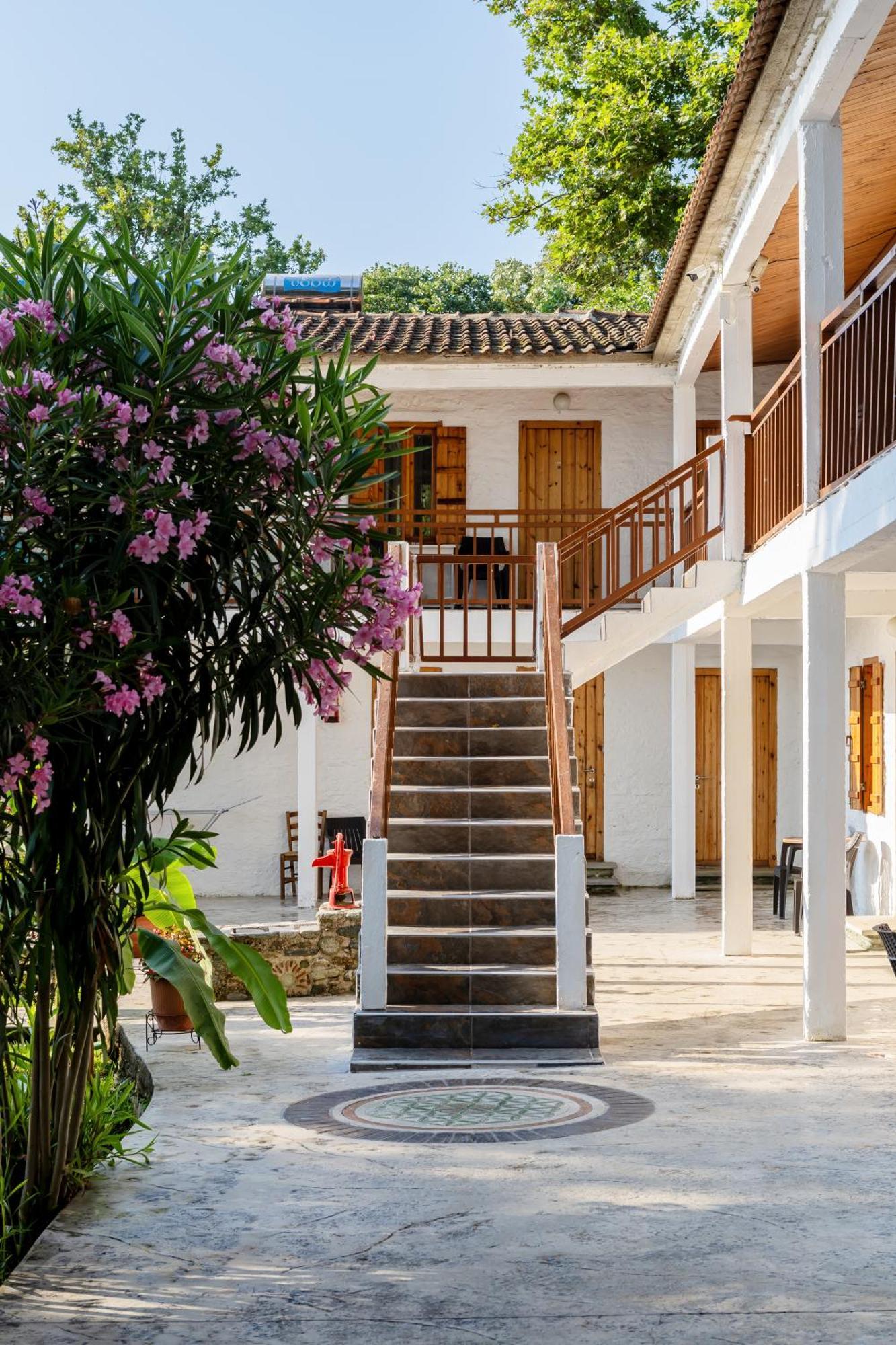 Hotel Kókkinon Nerón Екстериор снимка