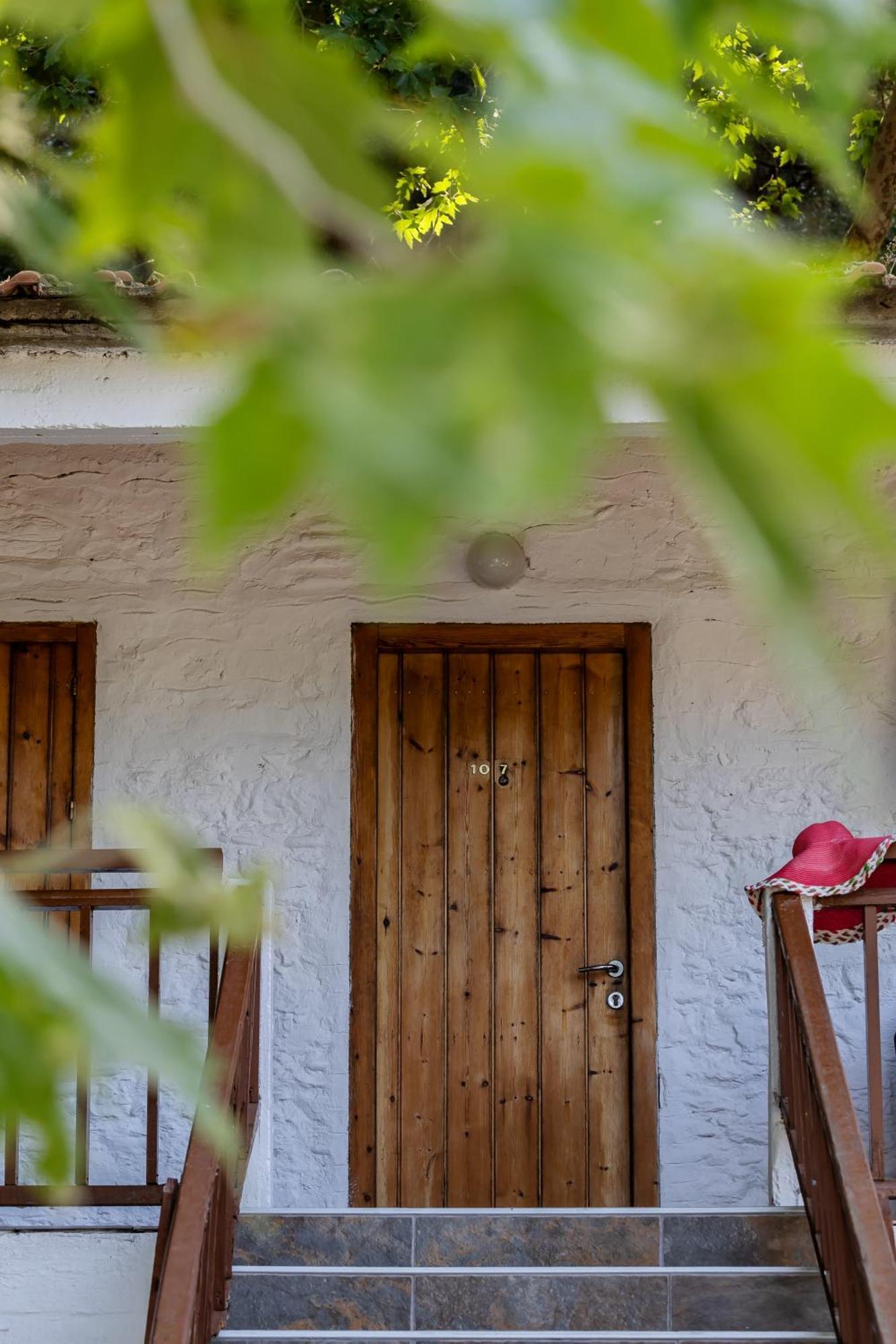 Hotel Kókkinon Nerón Екстериор снимка