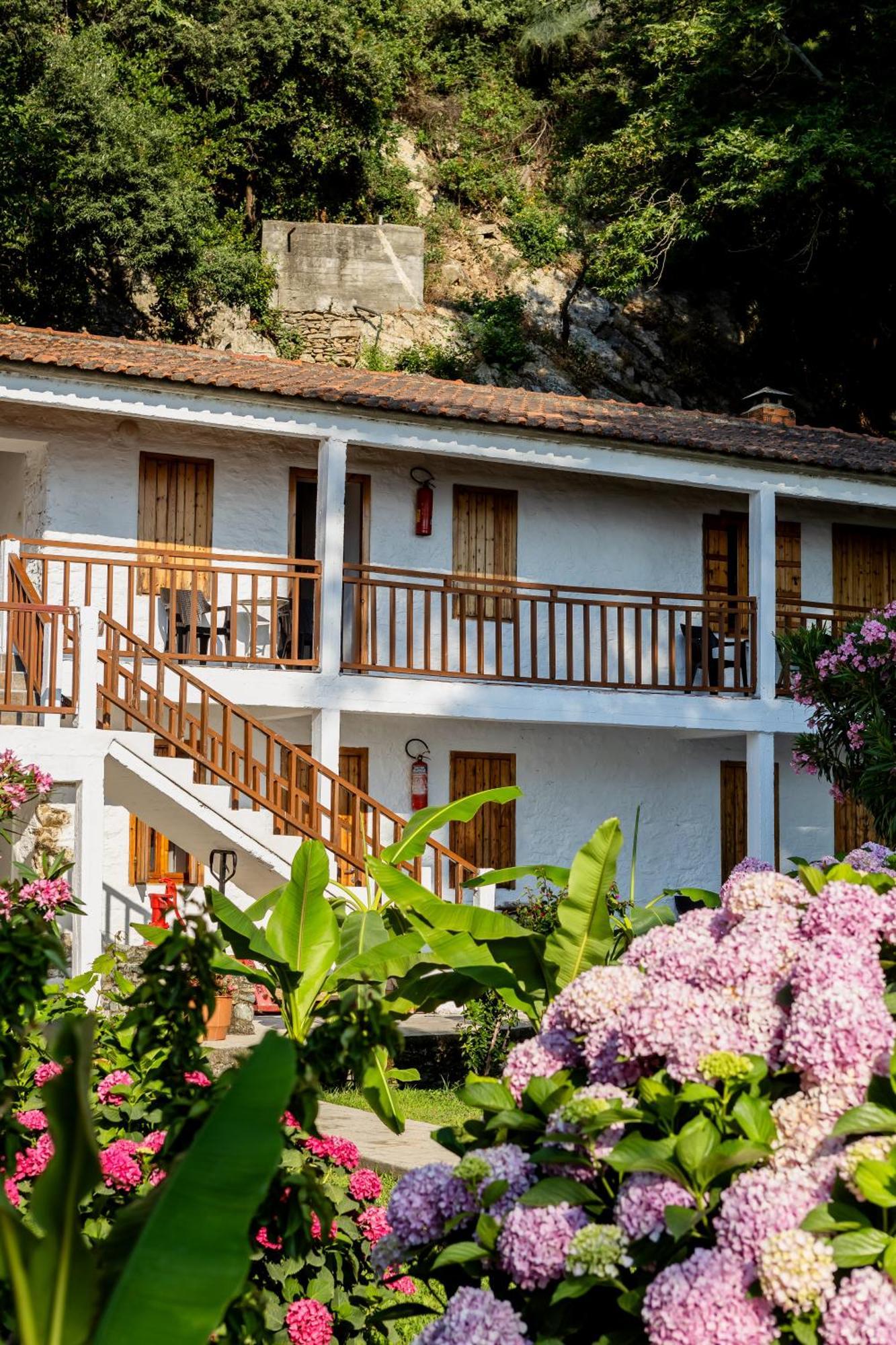 Hotel Kókkinon Nerón Екстериор снимка